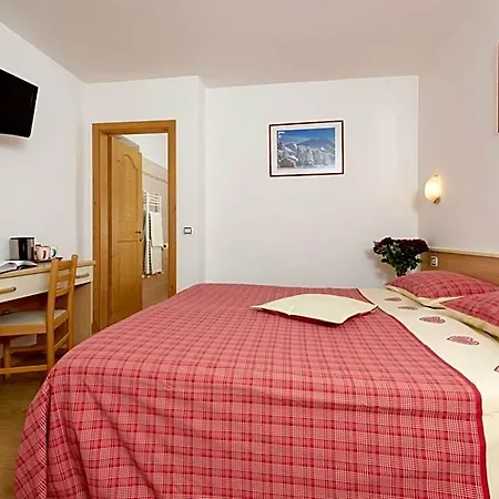 Garni Ciamorc Hotel *