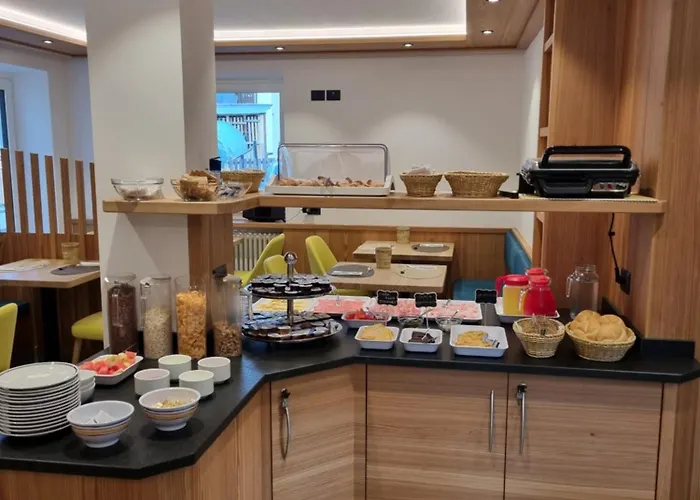 Garni Ciamorc Канацеи