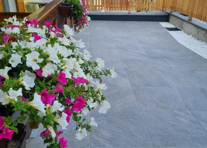 Garni Ciamorc Канацеи