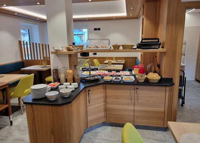 Garni Ciamorc Канацеи