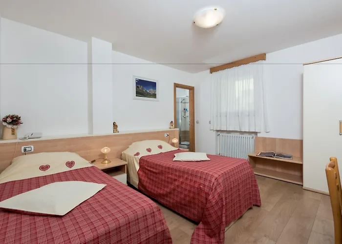 Garni Ciamorc Отель Канацеи