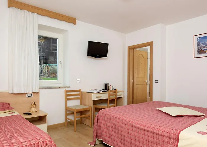 Garni Ciamorc Канацеи