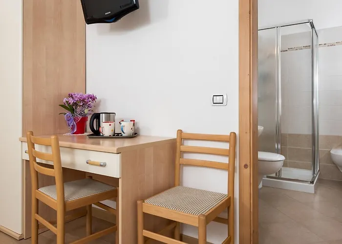 Garni Ciamorc Канацеи